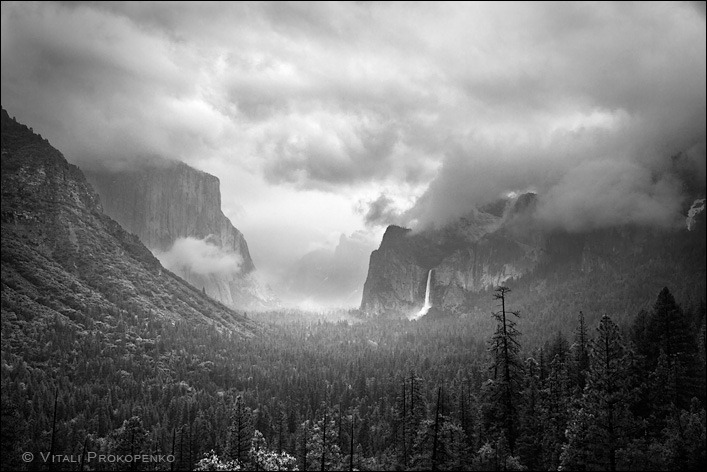Tunnel View in Rain
